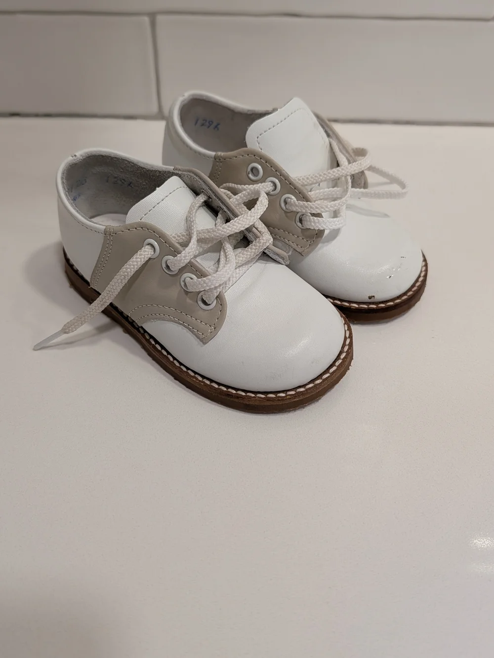 Kids Two-Tone White and Tan Lace-Up Dress Shoes Zimmerman Size 5